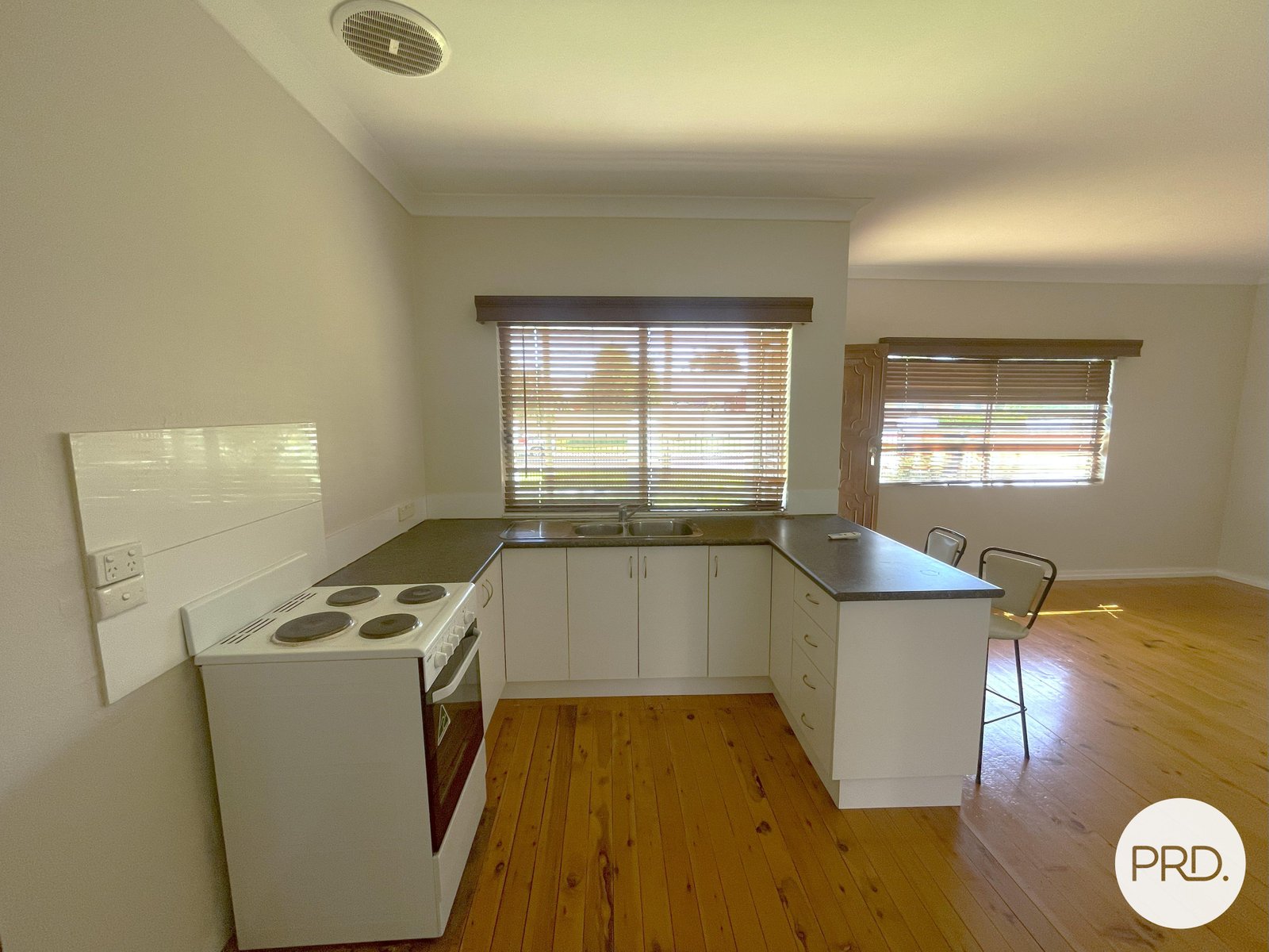 2/832 Frauenfelder Street NORTH ALBURY 2