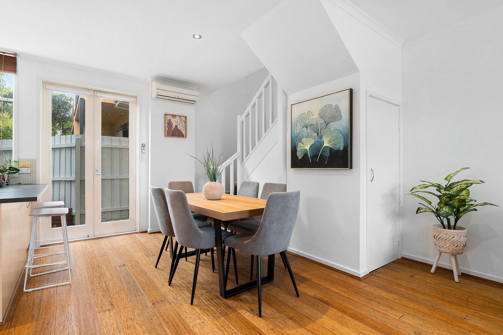 Real Estate and Property in 2/848 Glen Huntly Road, Caulfield South, VIC