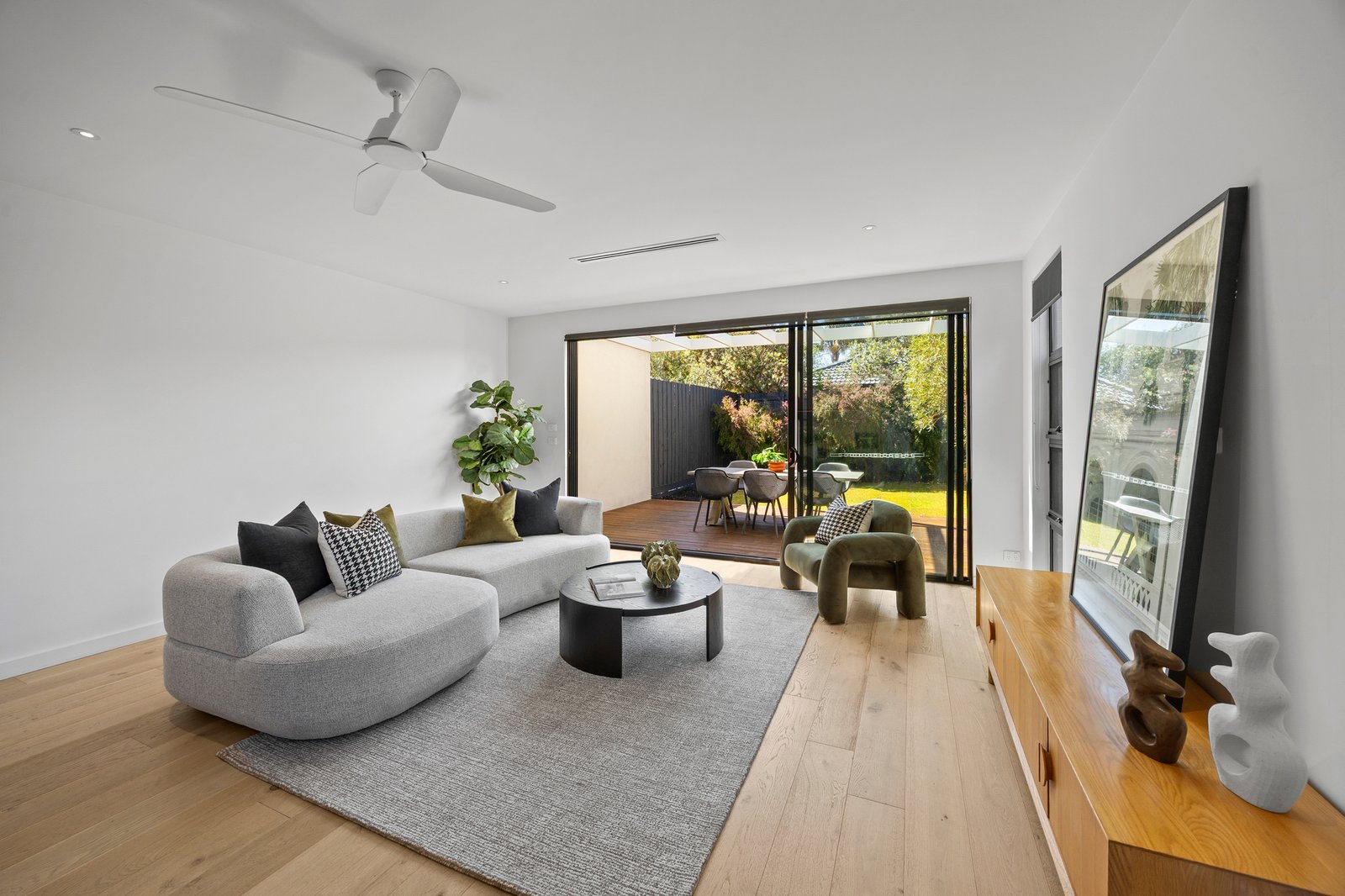 Gallery: 284A Balcombe Road