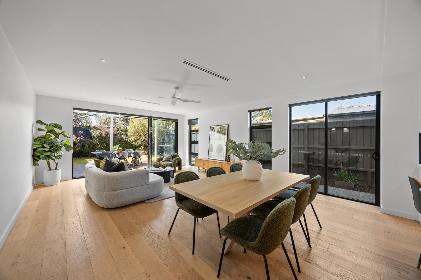 Gallery: 284A Balcombe Road