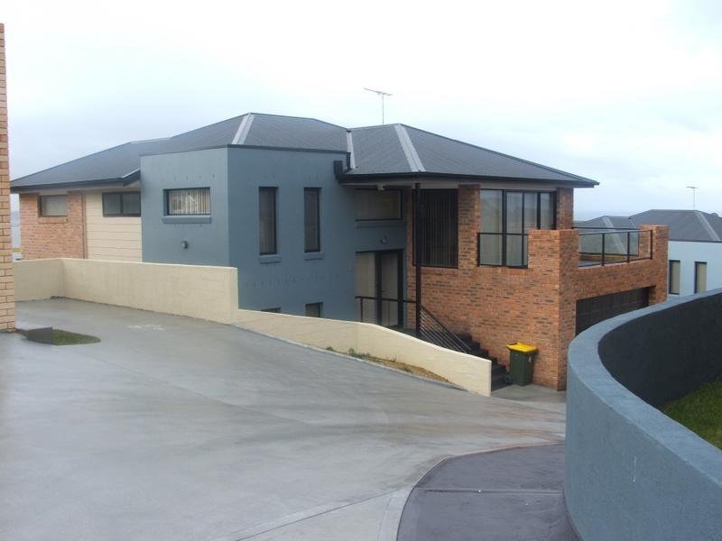 2/85 Diamond Drive BLACKMANS BAY 1