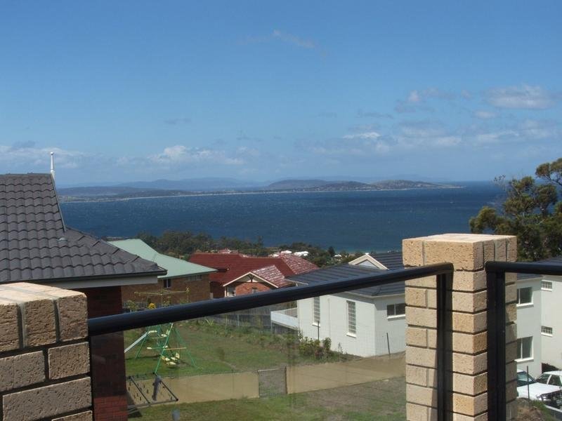 2/85 Diamond Drive BLACKMANS BAY 4