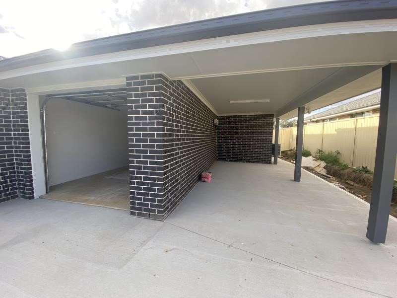 2/85 Kenny Drive TAMWORTH 6