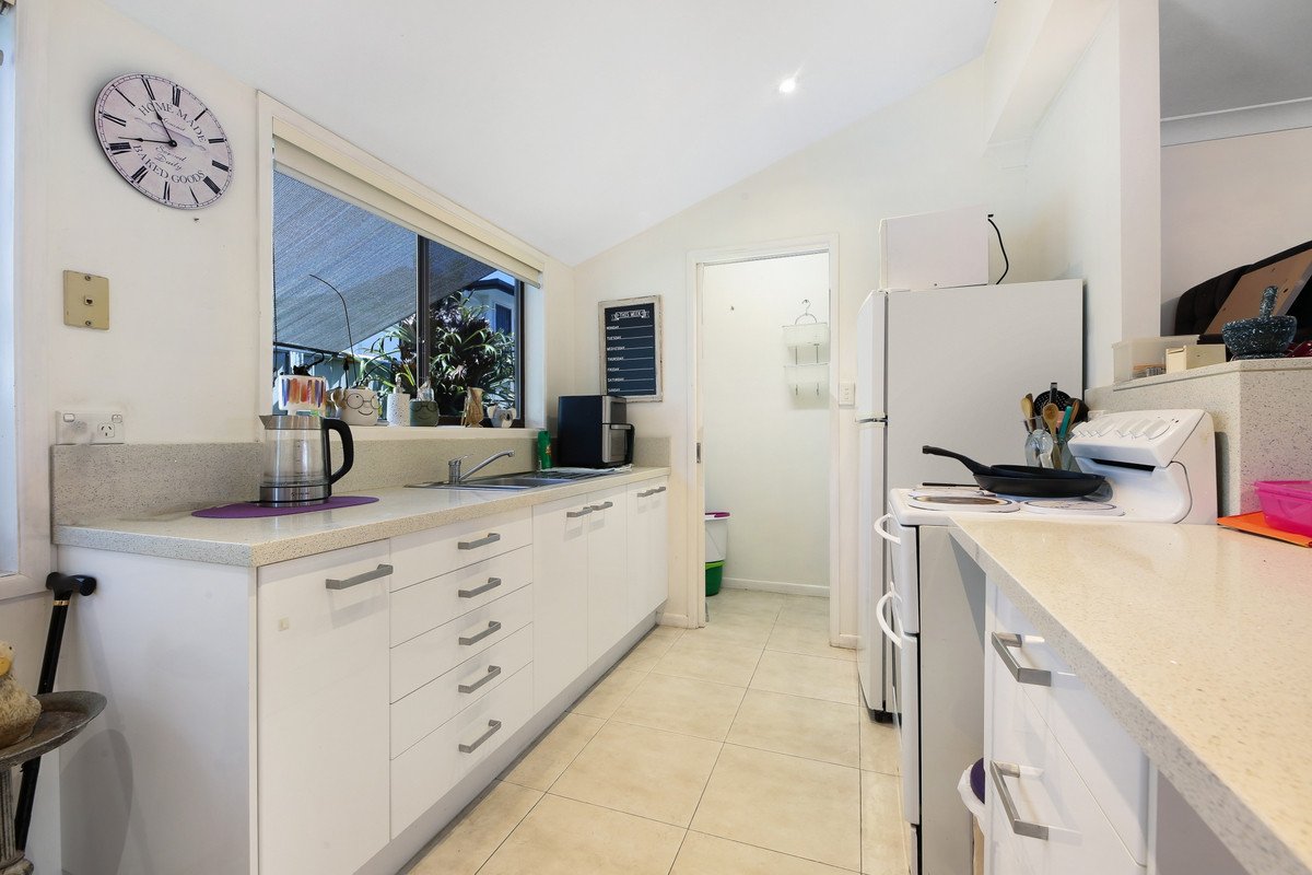 2/85 Mountain View Avenue Miami 4