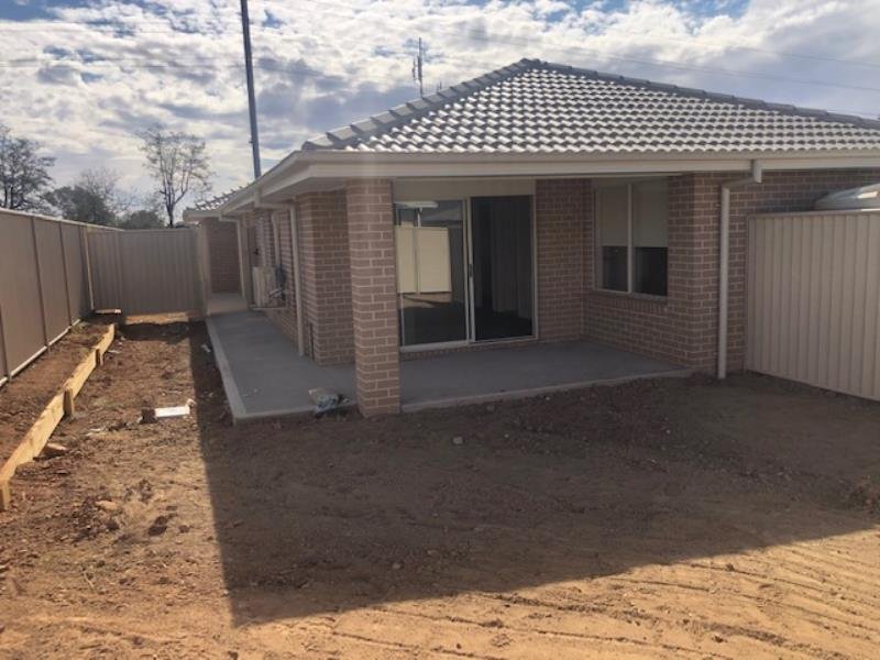 2/86 Marathon Street TAMWORTH 3
