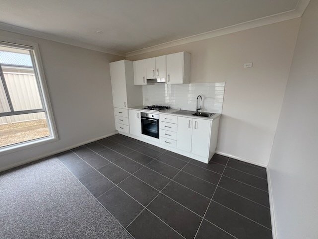 2/86 Marathon Street TAMWORTH 4