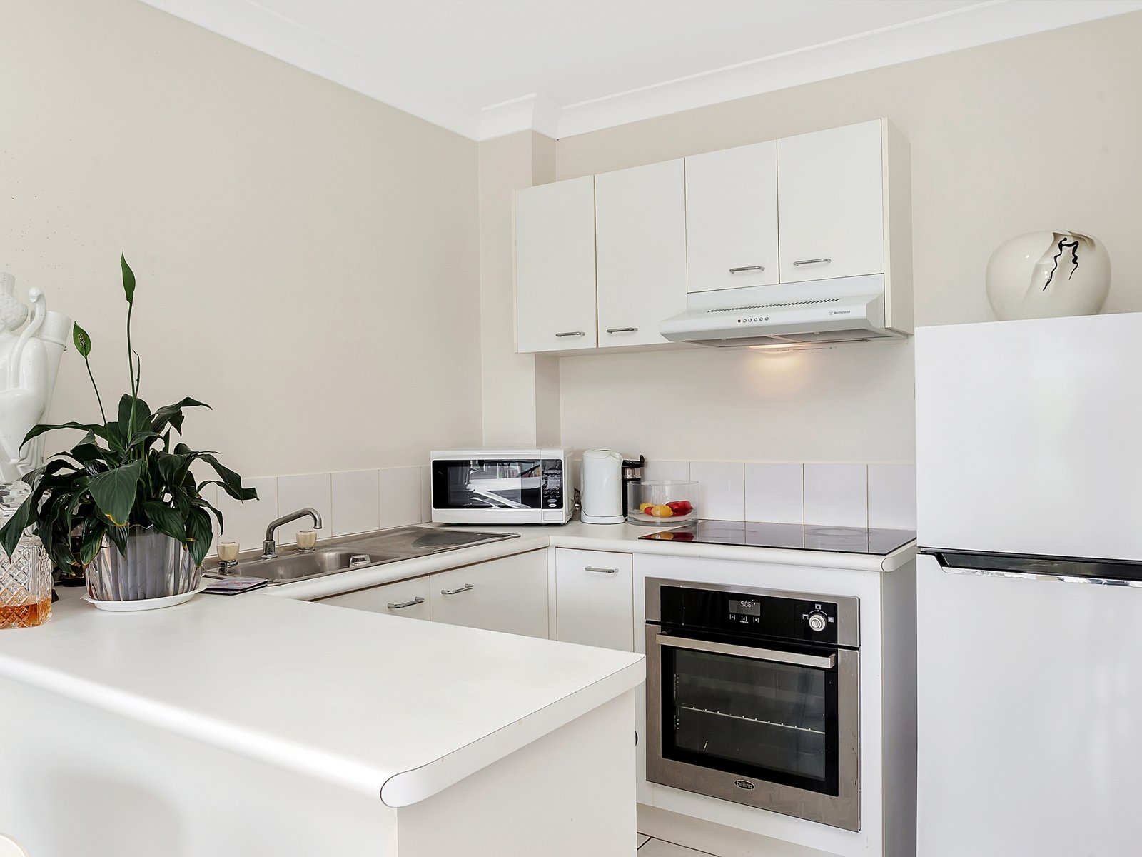 286/35 Palm Avenue SURFERS PARADISE 2