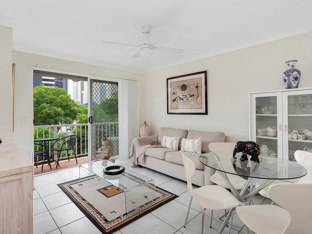 286/35 Palm Avenue SURFERS PARADISE 3