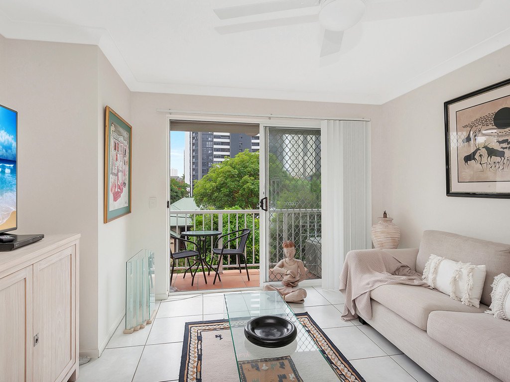 286/35 Palm Avenue SURFERS PARADISE 4