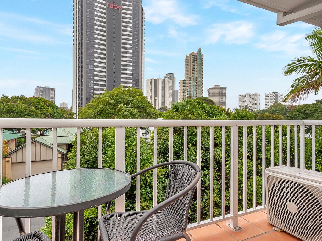 286/35 Palm Avenue SURFERS PARADISE 5