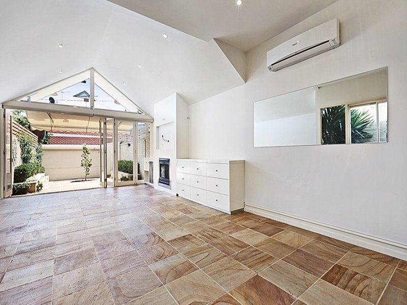 Gallery: 287 Esplanade East