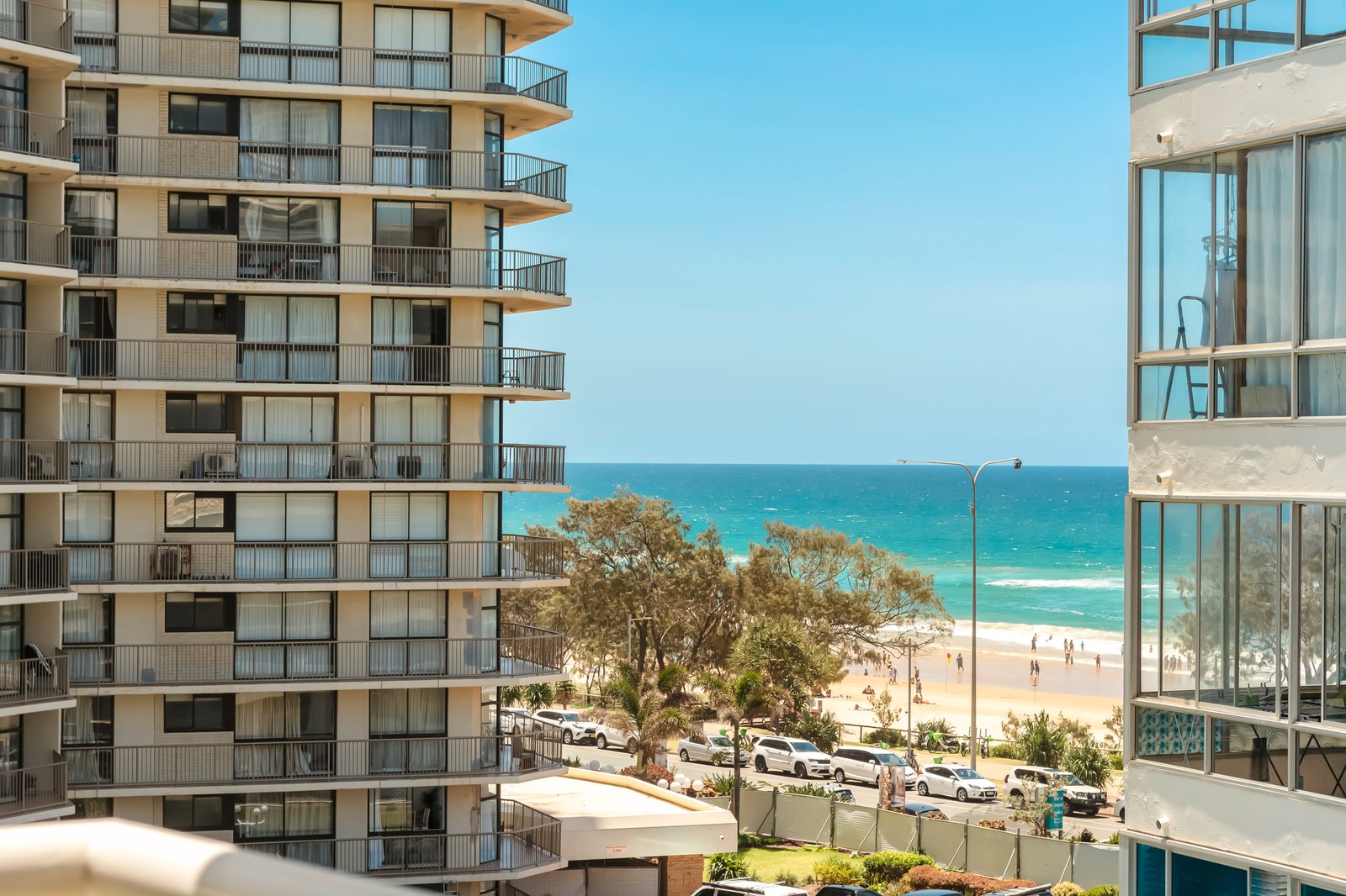 28/7 View Avenue SURFERS PARADISE 1