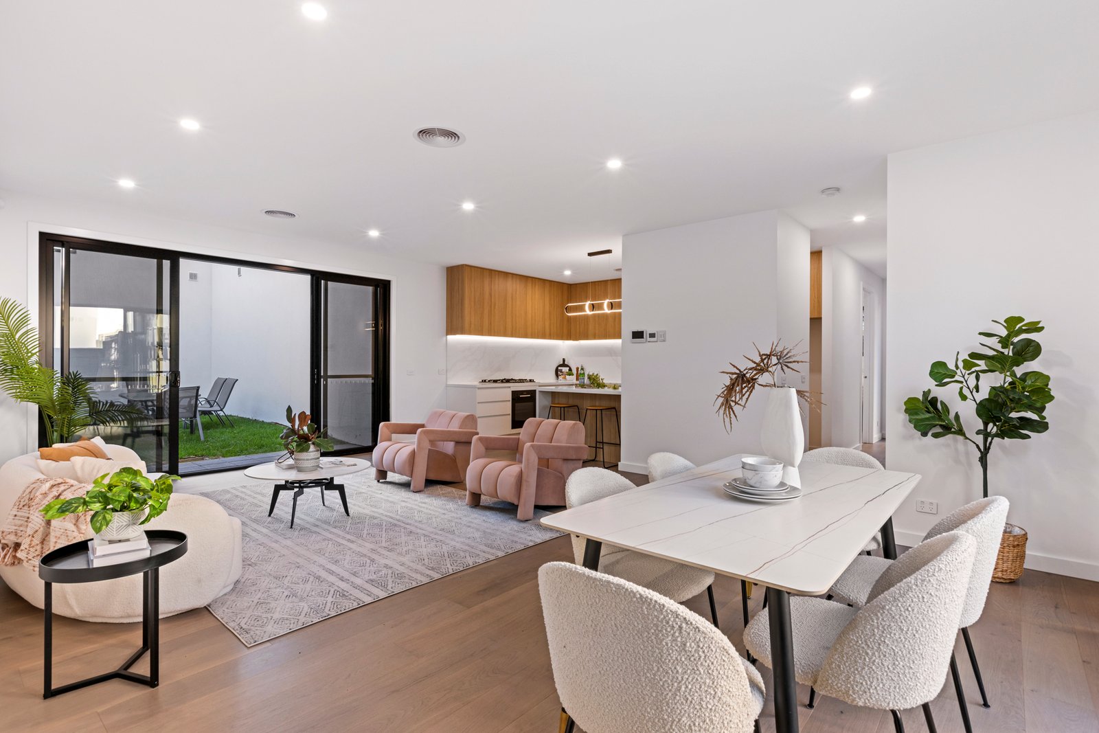Gallery: 2/87 Winmalee Drive