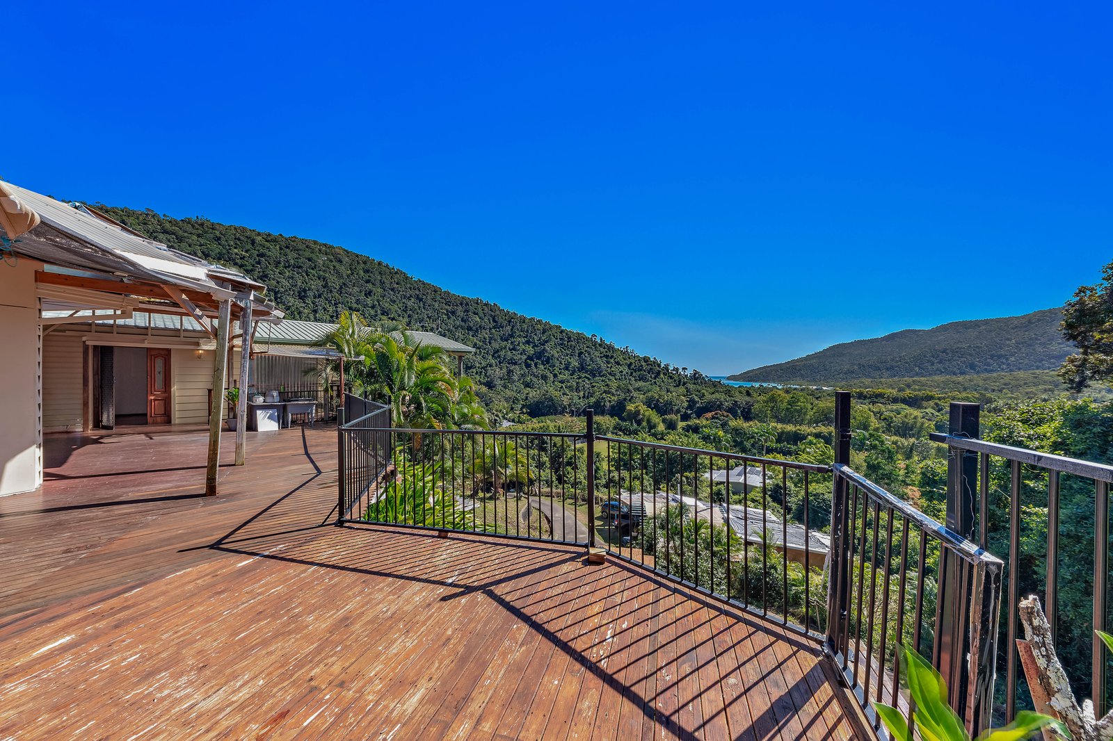 2870 Shute Harbour Road FLAMETREE 2