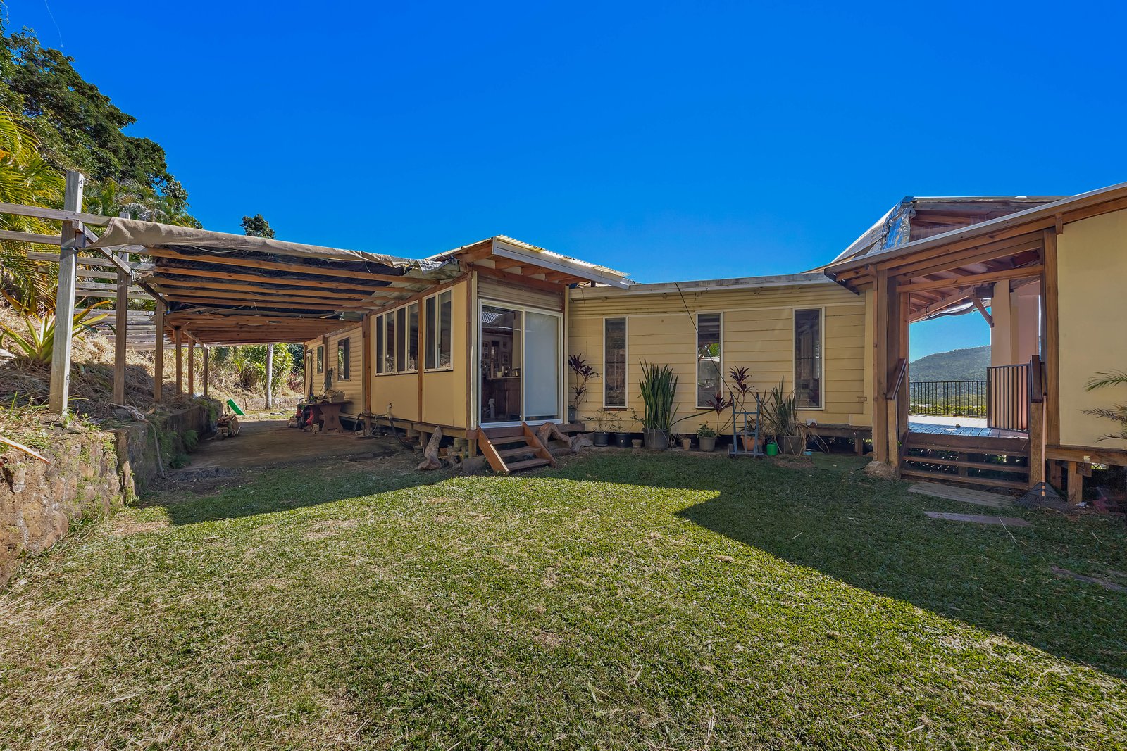 2870 Shute Harbour Road FLAMETREE 12