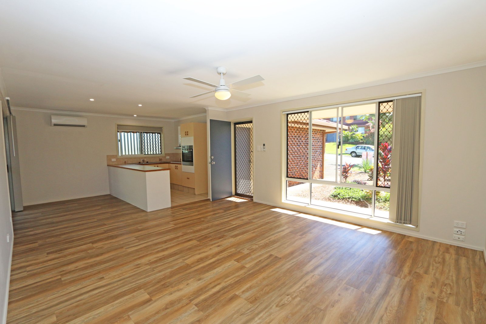 2/89 Corunna Crescent ASHMORE 3