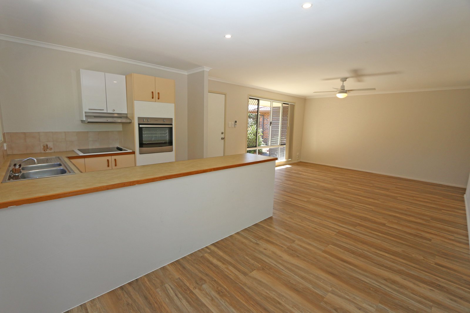 2/89 Corunna Crescent ASHMORE 5