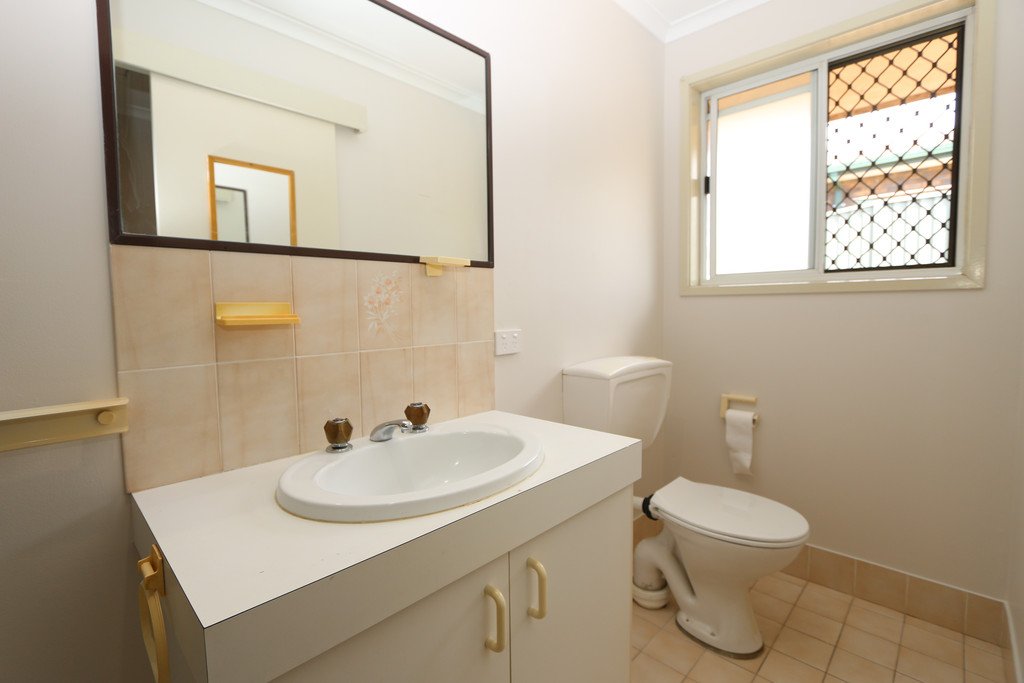 2/89 Corunna Crescent ASHMORE 3