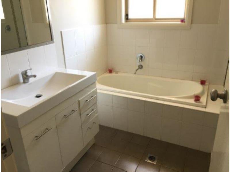 28a Orley Drive TAMWORTH 4