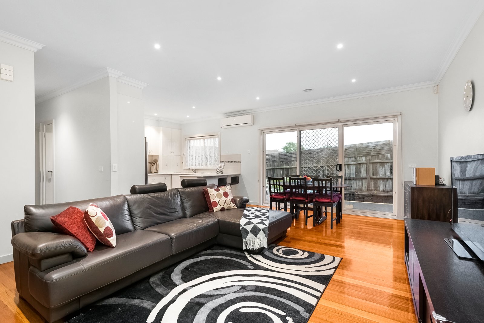 Gallery: 2/9-11 Woolert Street