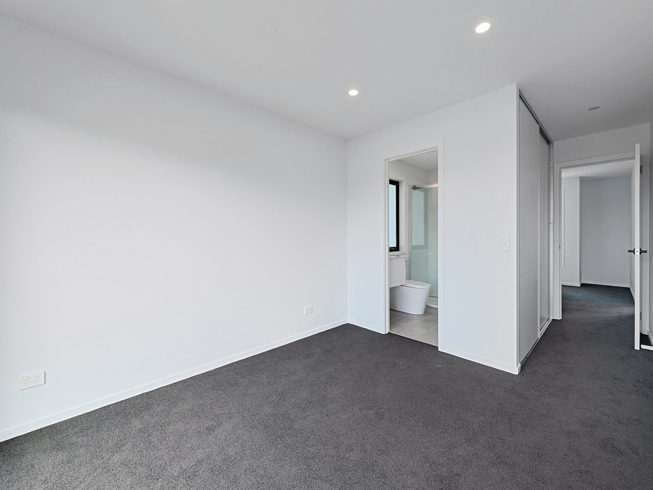 2/9 Advocate Drive KINGSTON 15