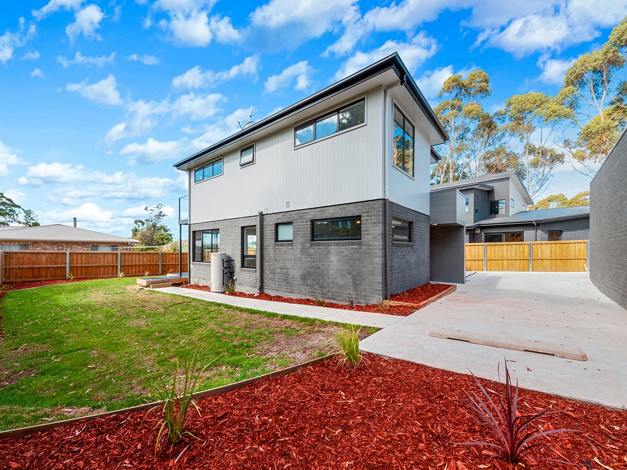 2/9 Advocate Drive KINGSTON 27