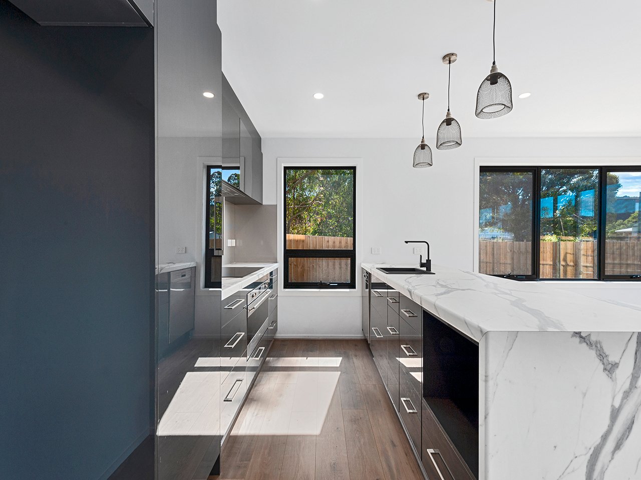 2/9 Advocate Drive KINGSTON 3