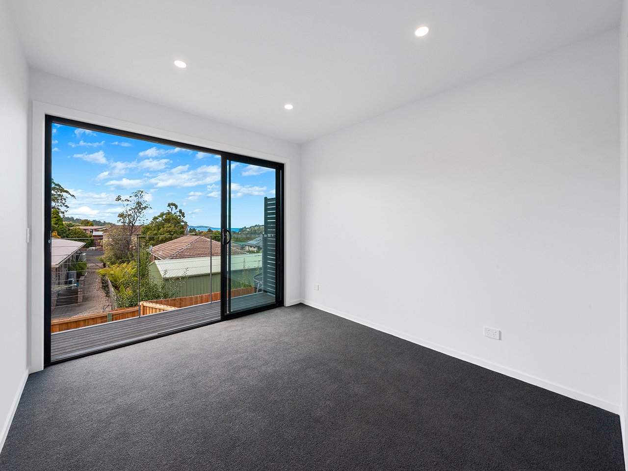 2/9 Advocate Drive KINGSTON 6