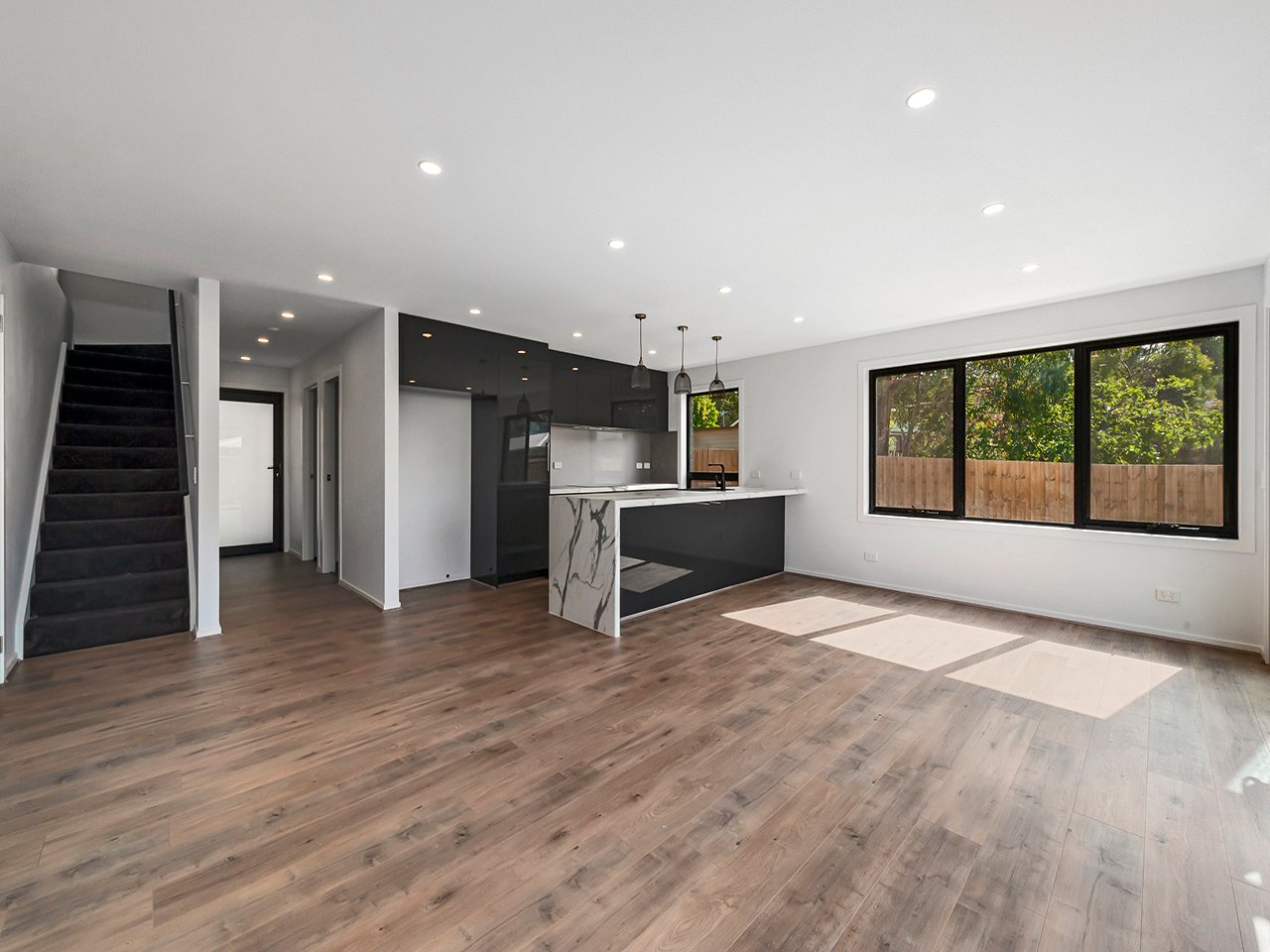 2/9 Advocate Drive KINGSTON 7