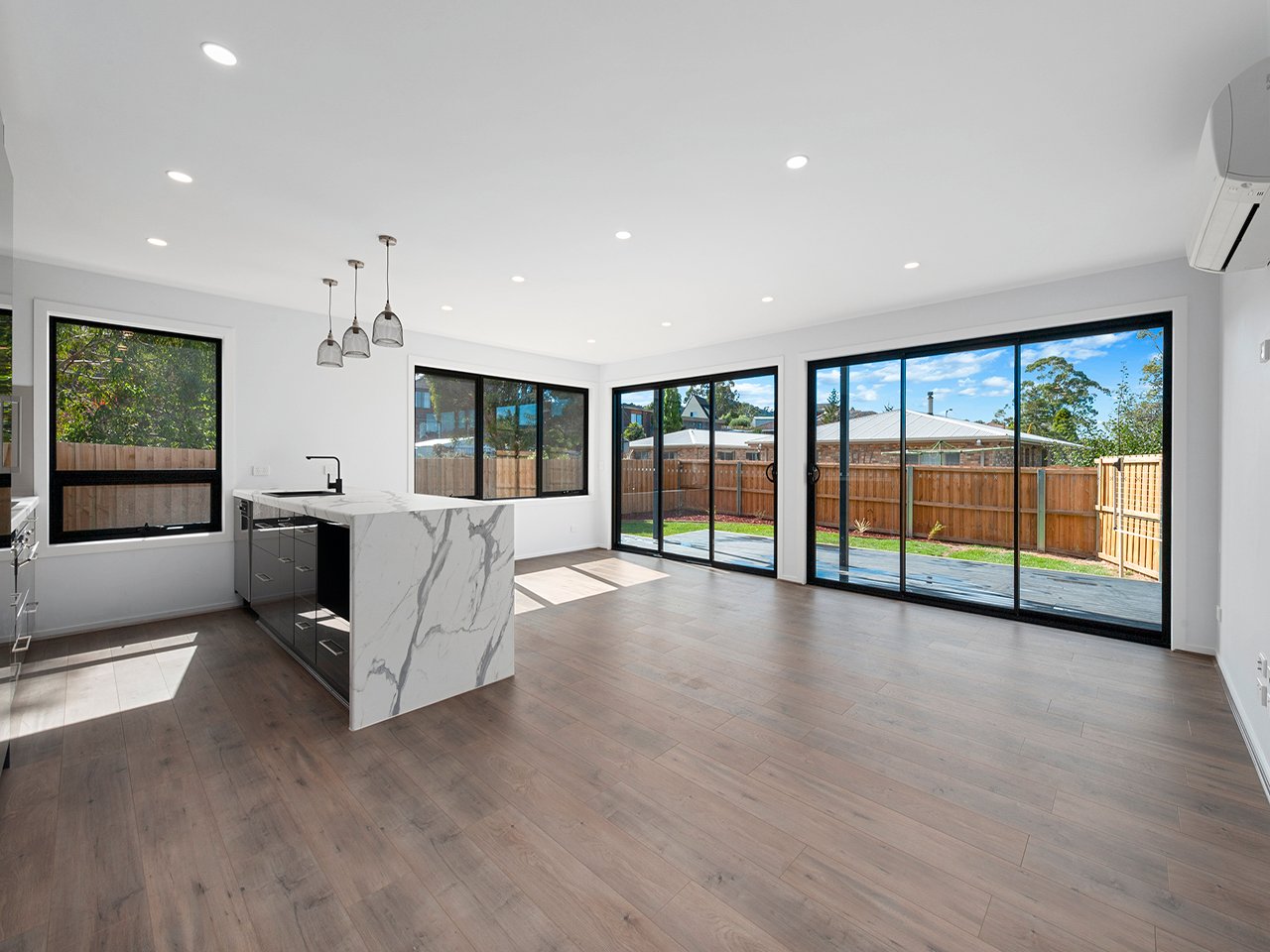 2/9 Advocate Drive KINGSTON 9