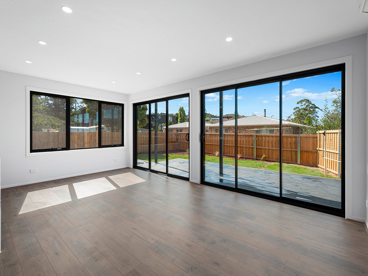 2/9 Advocate Drive KINGSTON 10
