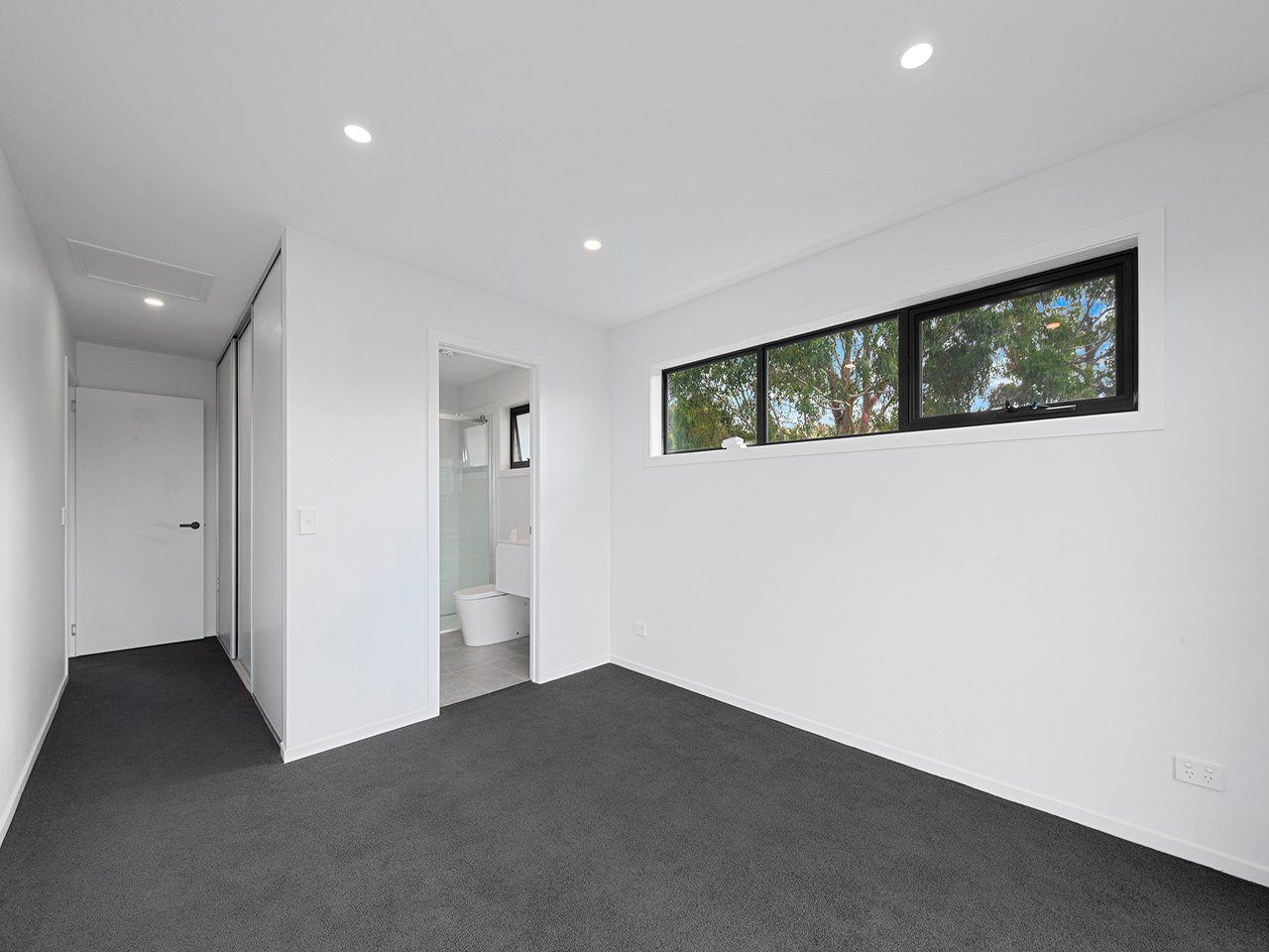 2/9 Advocate Drive KINGSTON 15