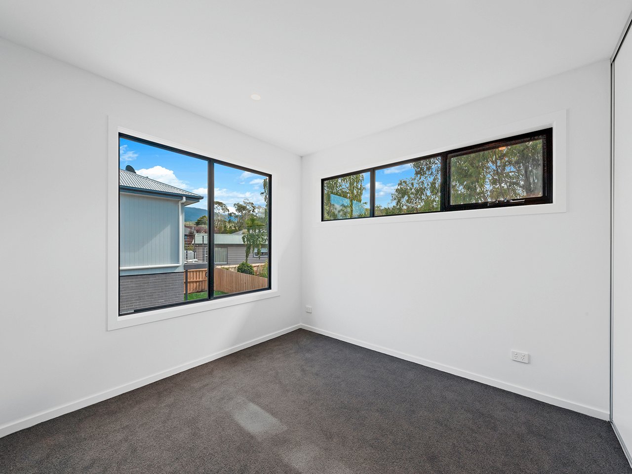 2/9 Advocate Drive KINGSTON 17