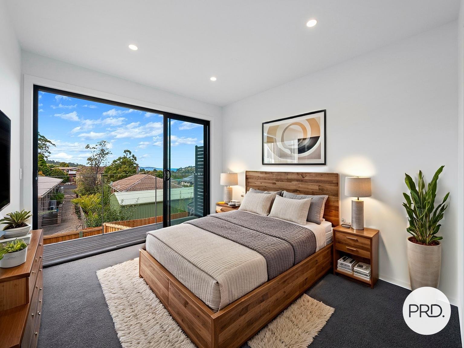 2/9 Advocate Drive KINGSTON 7