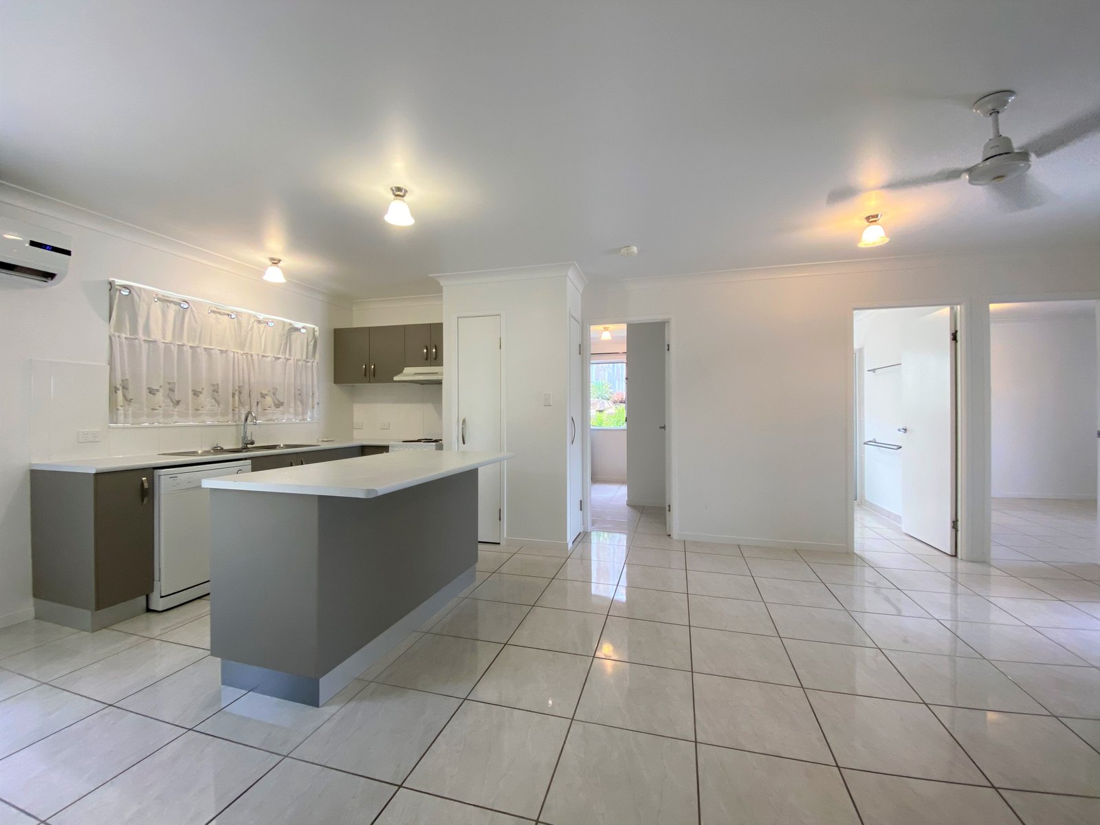 2/9 Amarula Drive CANNONVALE 3