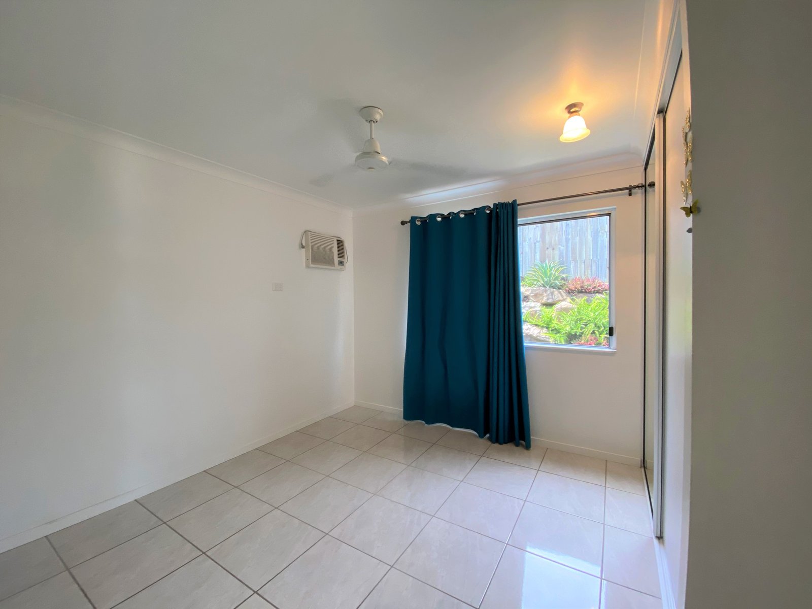 2/9 Amarula Drive CANNONVALE 11