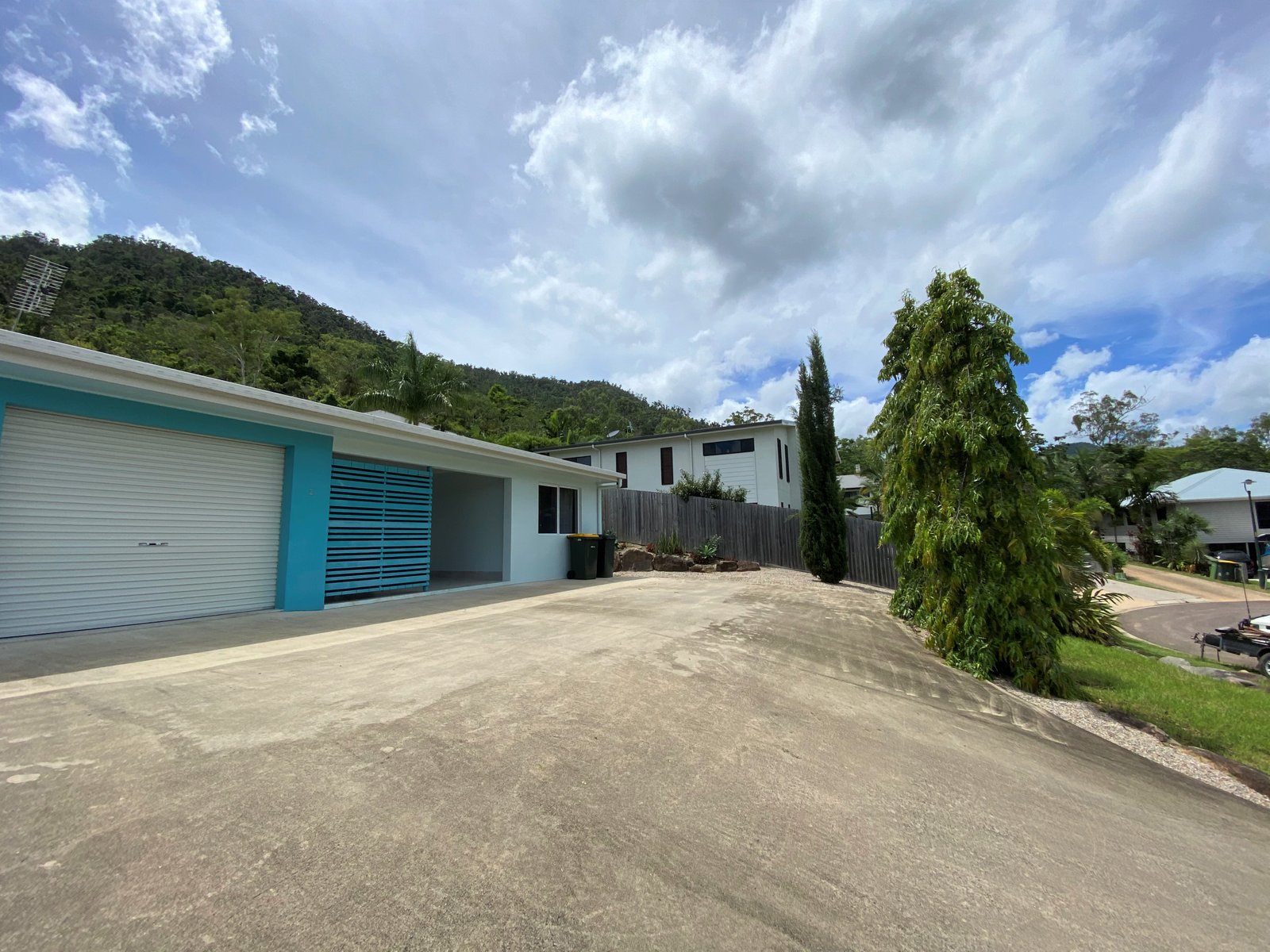 2/9 Amarula Drive CANNONVALE 13