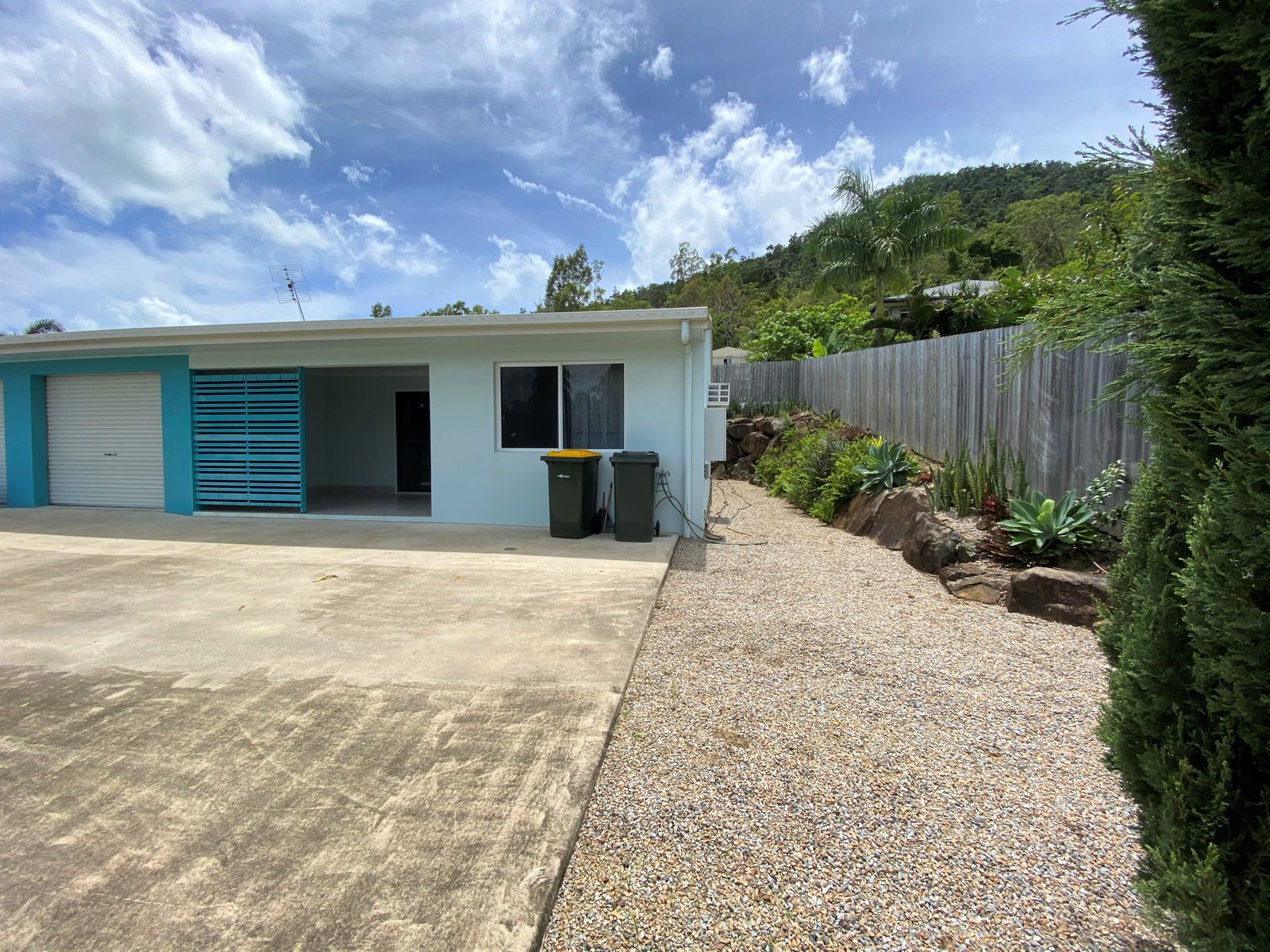 2/9 Amarula Drive CANNONVALE 14