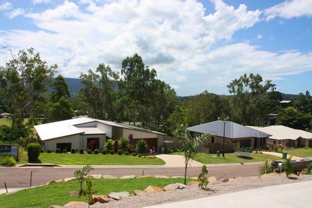 2/9 Amarula Drive CANNONVALE 17