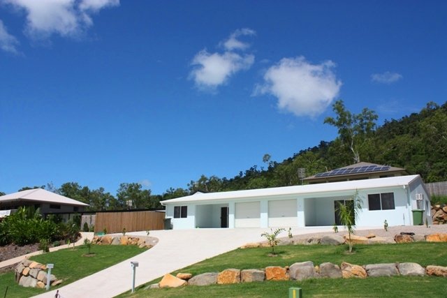 2/9 Amarula Drive CANNONVALE 1