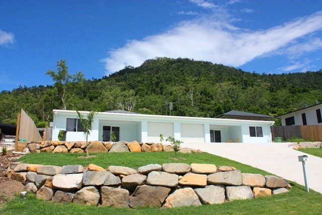 2/9 Amarula Drive CANNONVALE 2