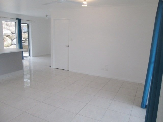 2/9 Amarula Drive CANNONVALE 5
