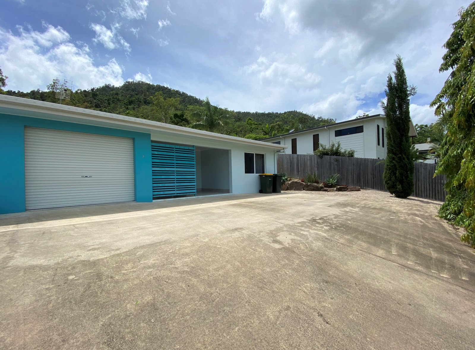 2/9 Amarula Drive CANNONVALE 1