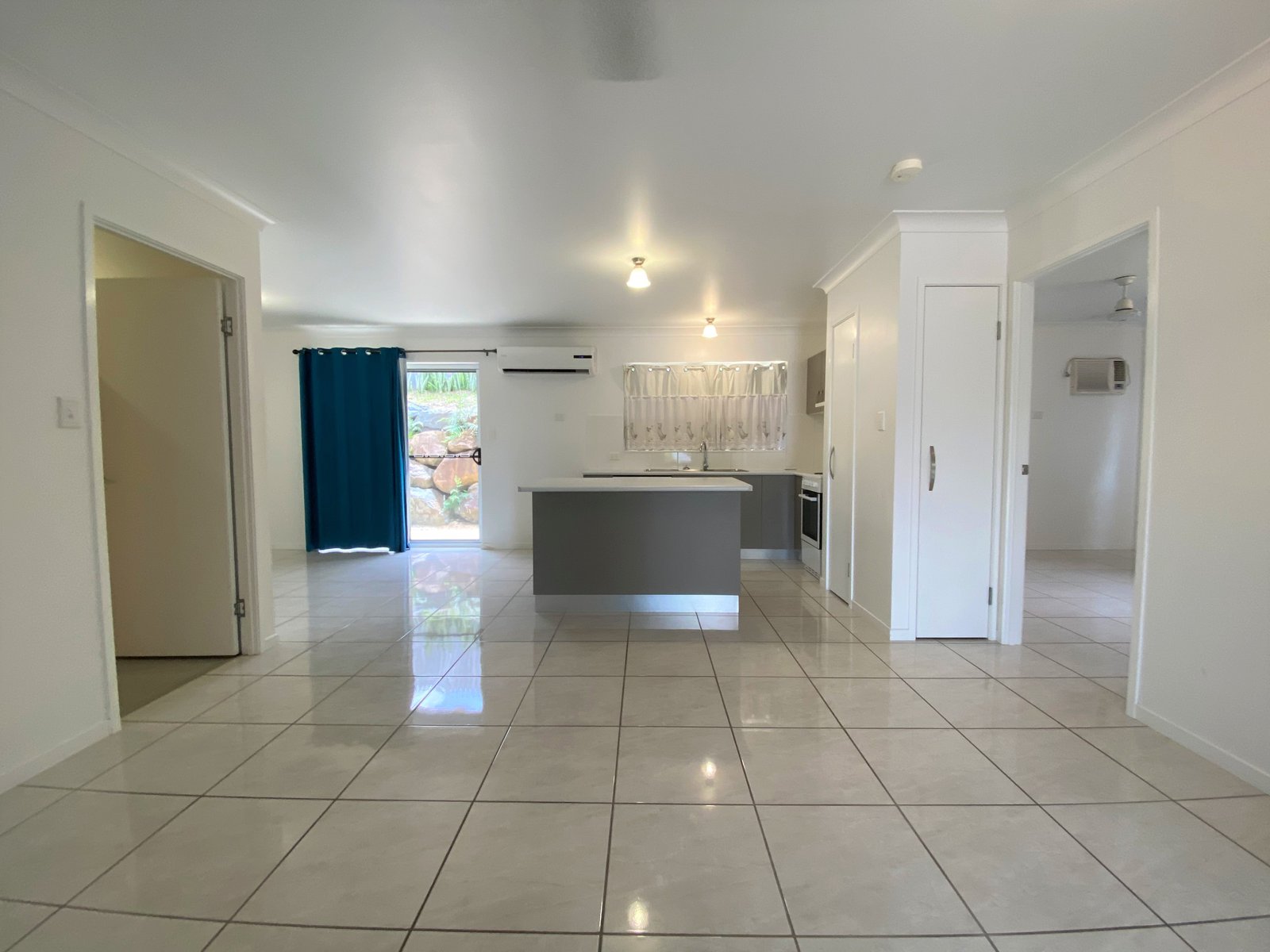 2/9 Amarula Drive CANNONVALE 5