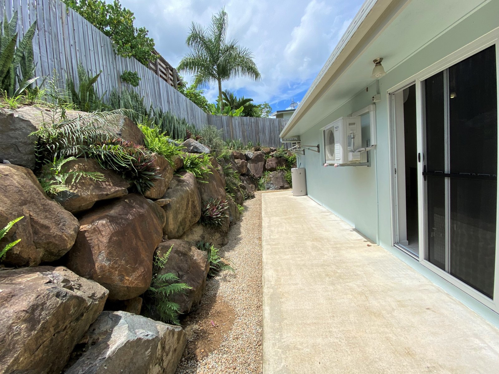 2/9 Amarula Drive CANNONVALE 15