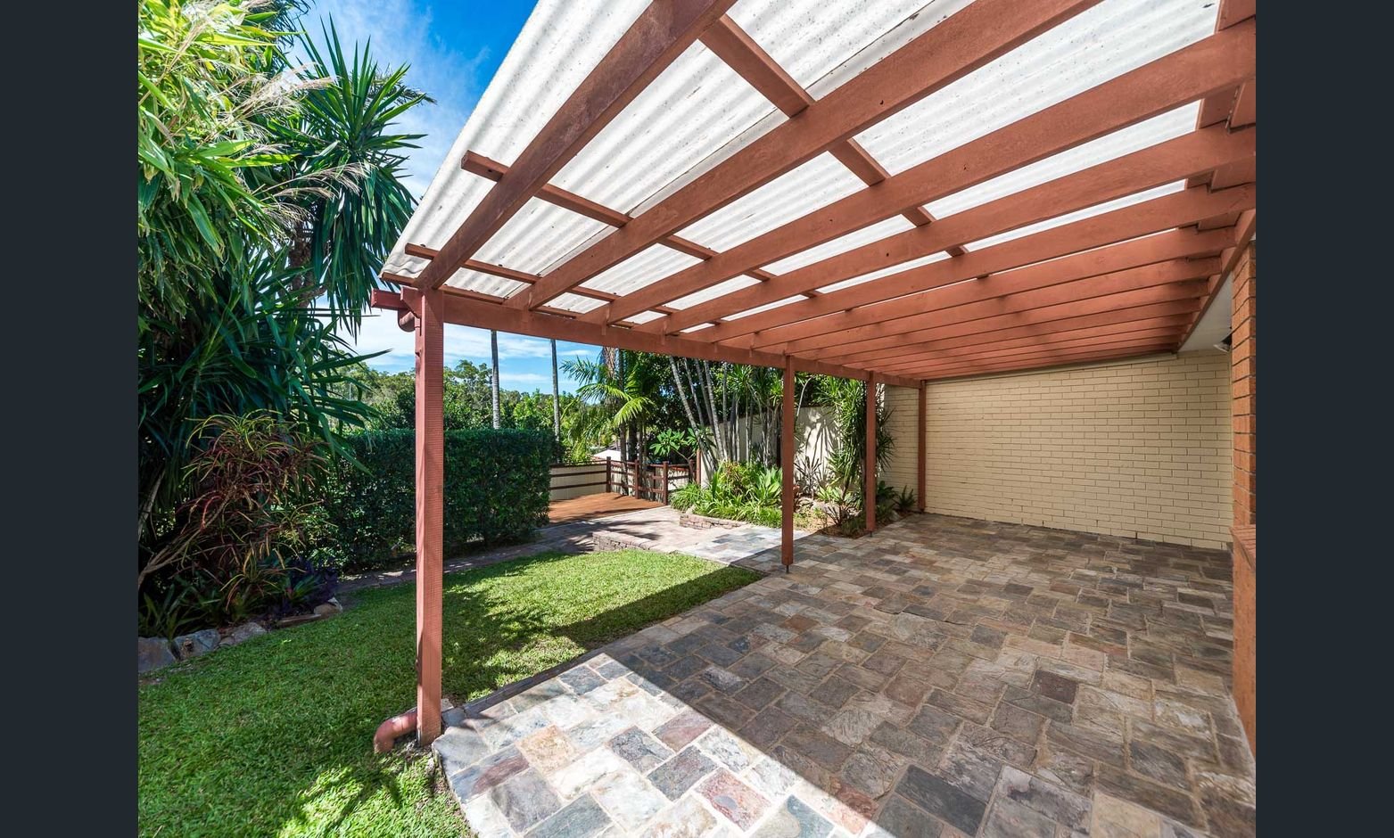 2/9 Ash Court ARUNDEL 1