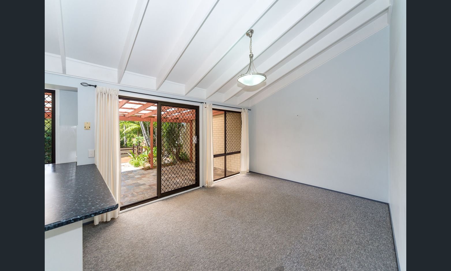 2/9 Ash Court ARUNDEL 4