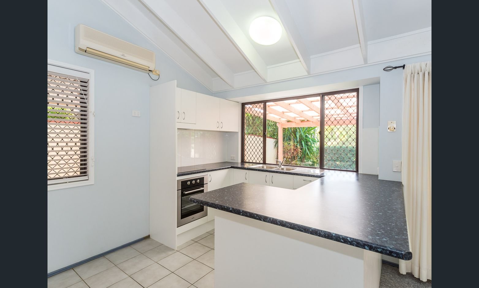 2/9 Ash Court ARUNDEL 6