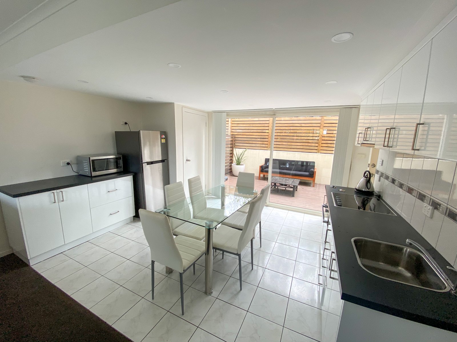 2/9 Augusta Road NEW TOWN 3