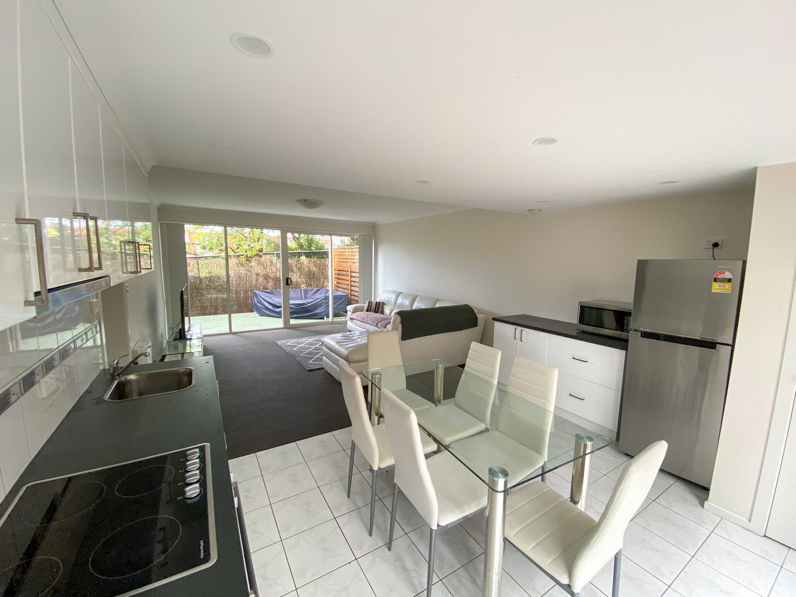 2/9 Augusta Road NEW TOWN 4